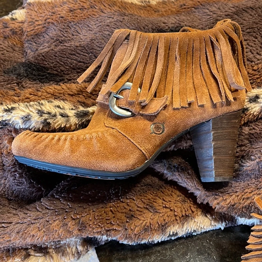 Born Fringe Moccasin Zip Up Booties with Heel - Size 6 - Stylish and Comfortable - Picture 2 of 8